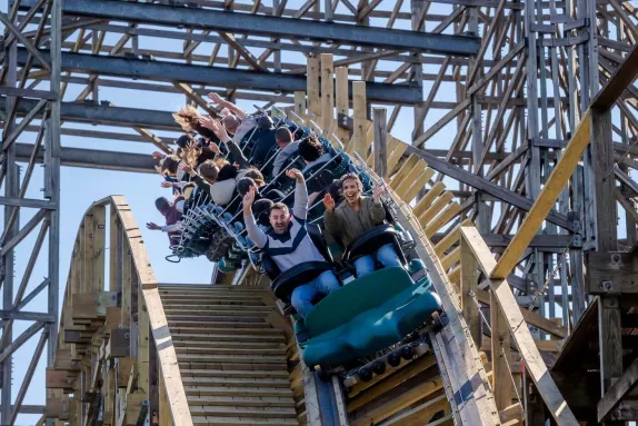 The attraction Tonnerre 2 Zeus | Parc Astérix