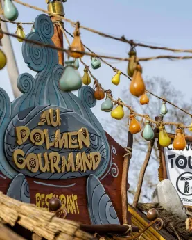 dolmen gourmand restaurant parc asterix